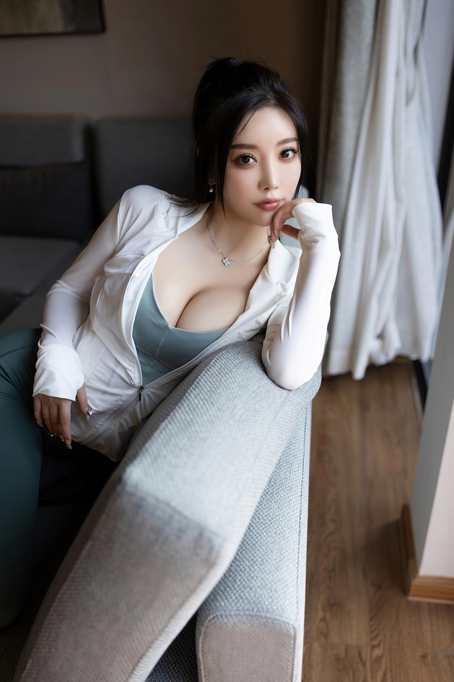 'Christmas Came Early' with Yang Chenchen via All Gravure - Pic #1