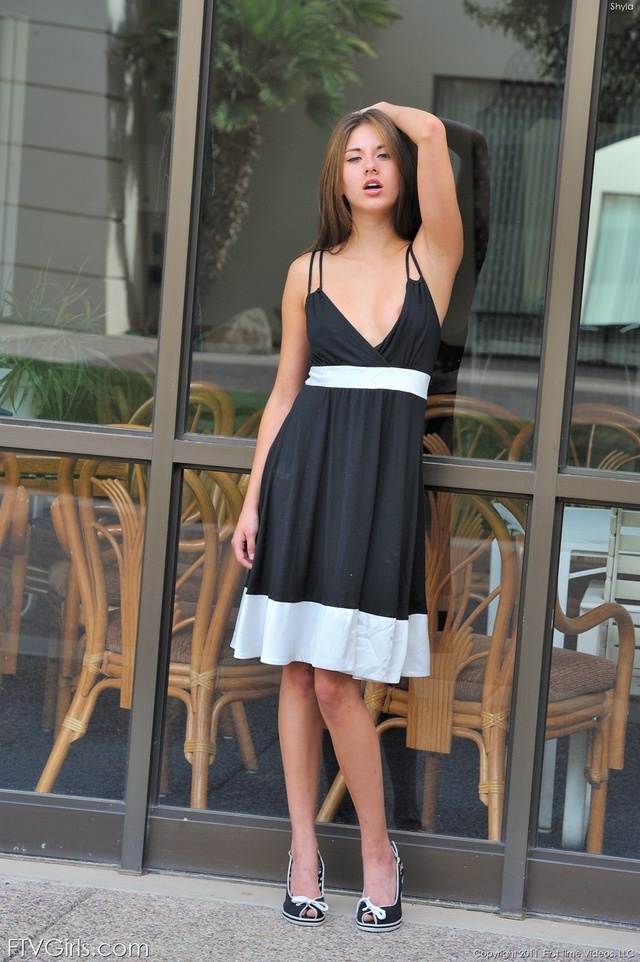 'Hot Teen Shyla Flashing In Public' with Shyla via FTV Girls - Pic #4