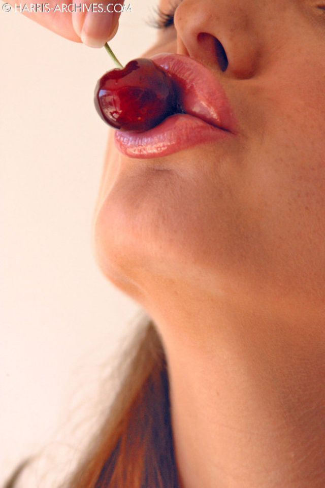 'Sandra Shine COME UP TO BEAUTY By Ron Harris' with  via harris-archives.com - Pic #2