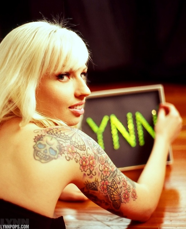 'Lynn Pops Fetish Girl' with Lynn Pops via lynnpops.com - Pic #13