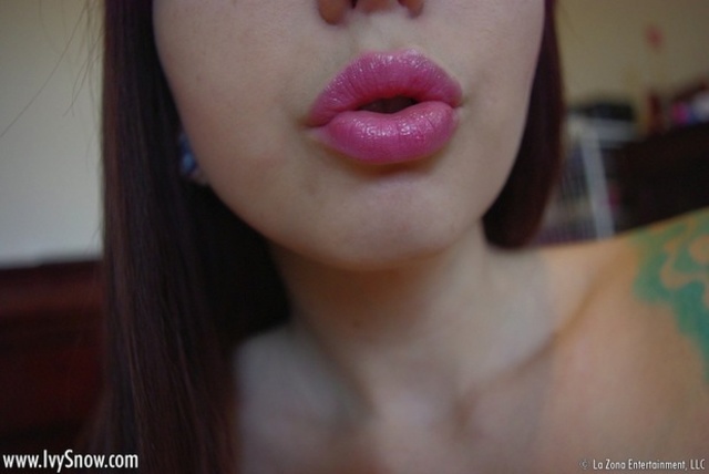 'Ivy Snow Girly Webcam Shots' with Ivy Snow via ivysnow.com - Pic #5