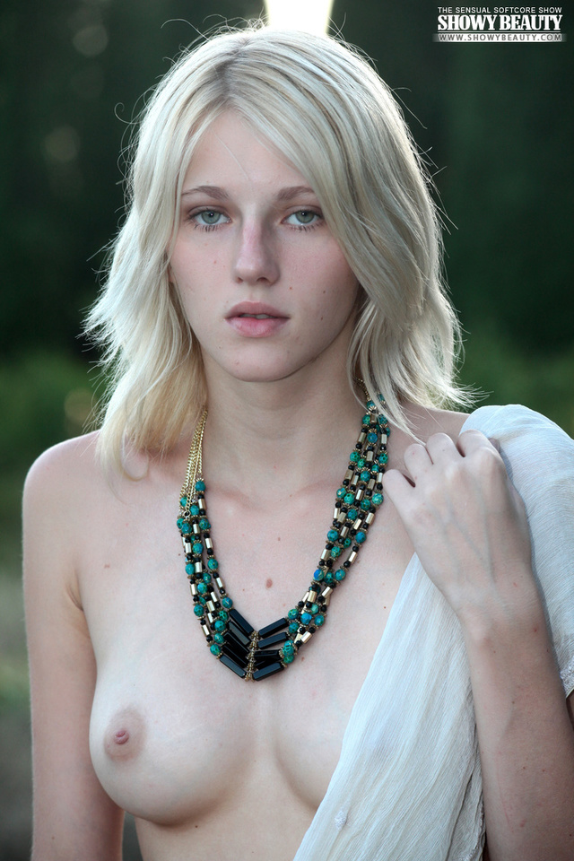 'Goddes by Lynch for Show Beauty' with  via Showy Beauty - Pic #4