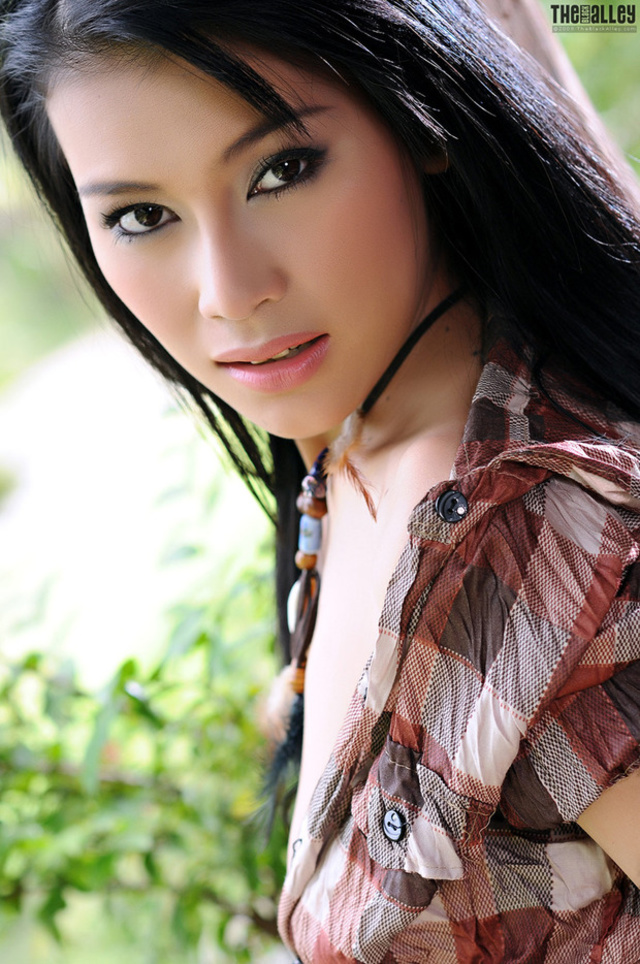 'Wanda Tai For TheBlackAlley' with Wanda Tai via theblackalley.com - Pic #5
