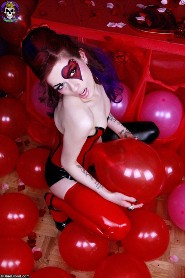 'Vera Latex Valentine' with Amelia G via gothicsluts.com - Pic #4