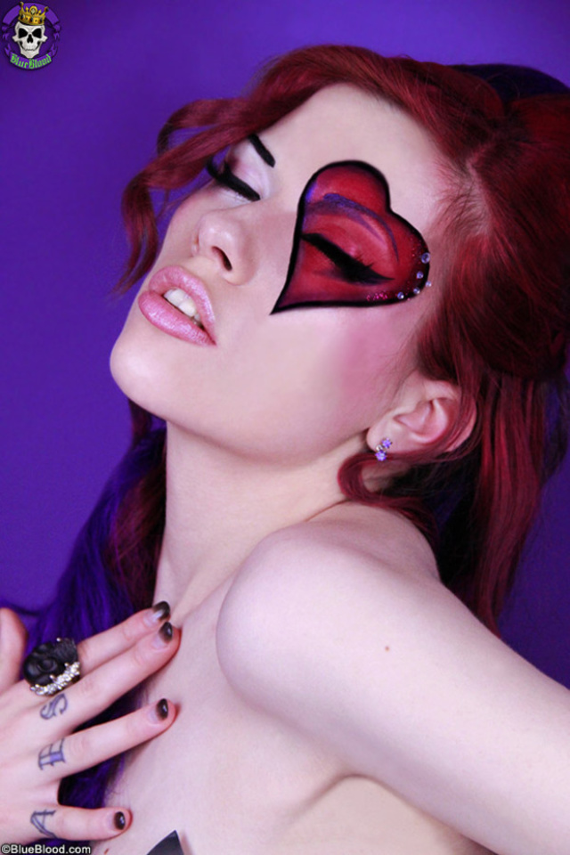 'Vera Latex Valentine' with Amelia G via gothicsluts.com - Pic #9