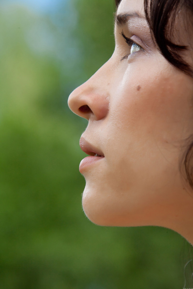 'Presenting' with Katy C via Met-Art - Pic #5