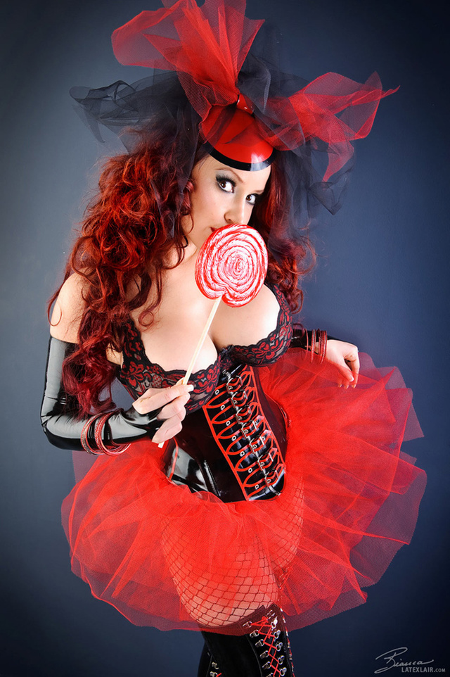 'Red And Blue' with Bianca Beauchamp via biancabeauchamp.com - Pic #3
