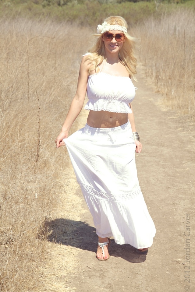 'Love Peace And Bumbs' with Jordan Carver via jordancarver.com - Pic #5