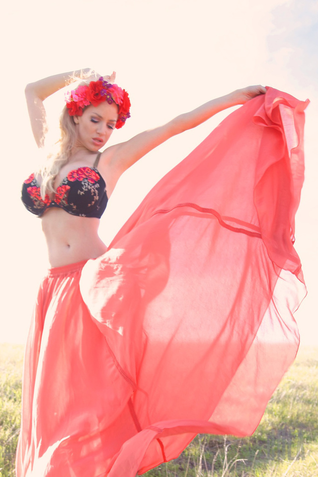 'Flowerbomb' with Jordan Carver via jordancarver.com - Pic #1