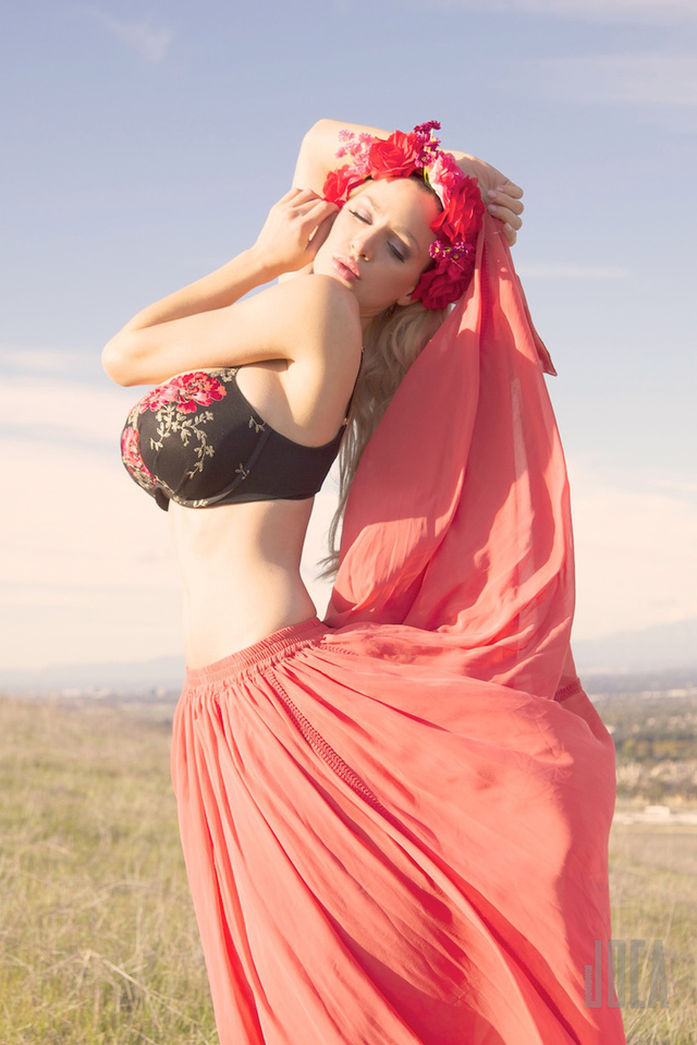 'Flowerbomb' with Jordan Carver via jordancarver.com - Pic #4