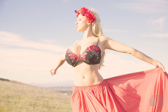 'Flowerbomb' with Jordan Carver via jordancarver.com - Pic #5