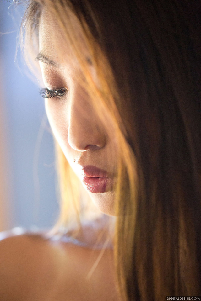 'Hot Busty Brunette Sharon Lee Nude for Digital Desire' with Sharon Lee via Digital Desire - Pic #5