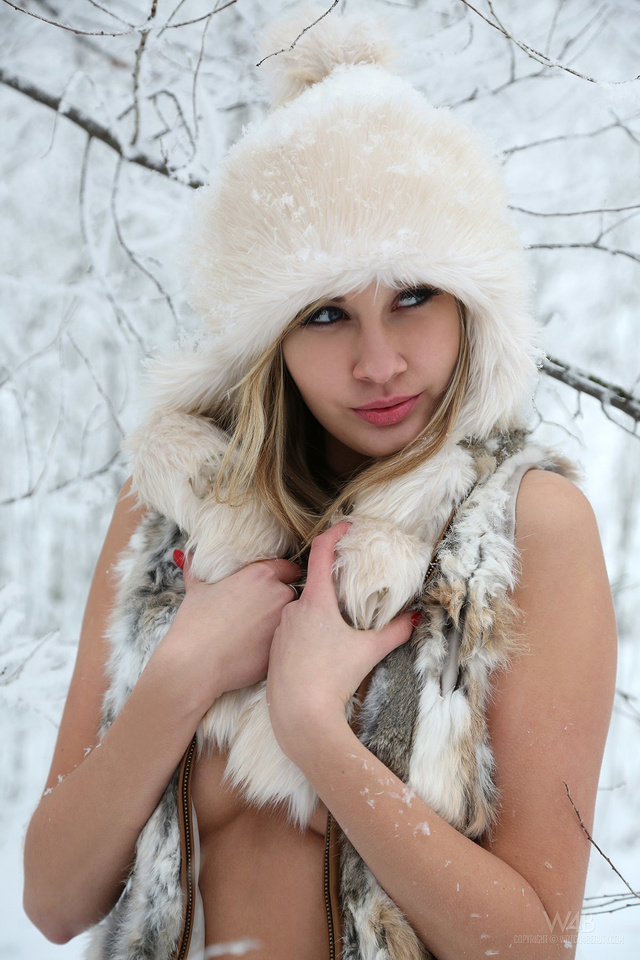 'Cute Young Blonde Holy Nude in The Snow for Watch4Beauty' with Holy via Watch4Beauty - Pic #13