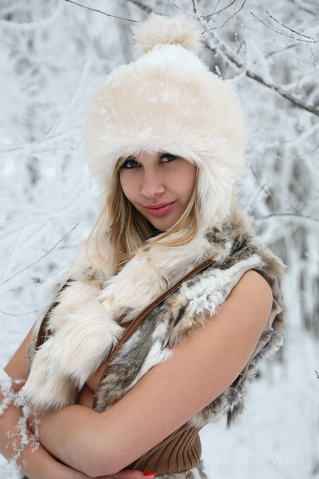 'Cute Young Blonde Holy Nude in The Snow for Watch4Beauty' with Holy via Watch4Beauty - Pic #15