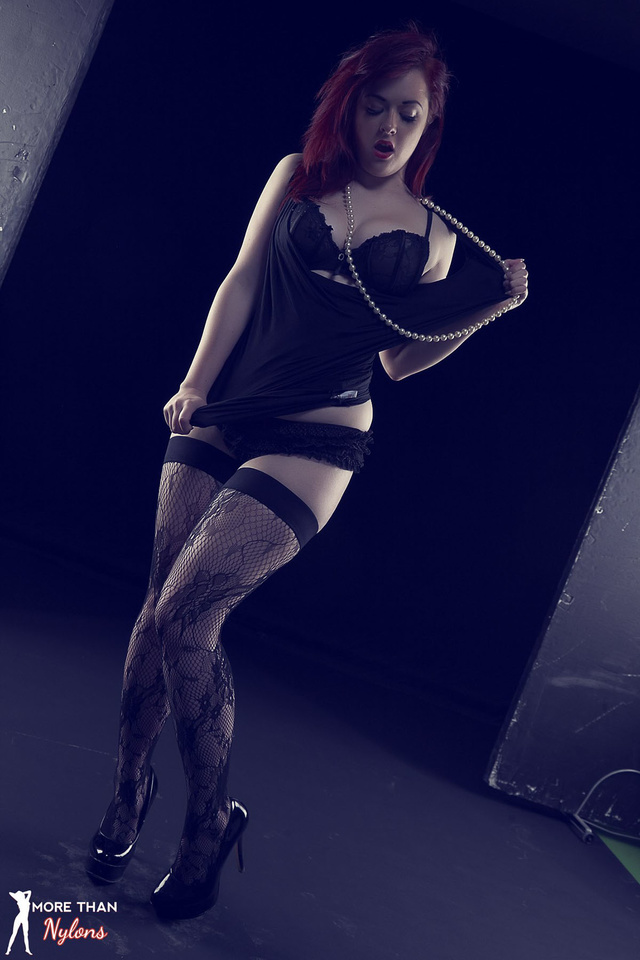 'Jaye Rose Debut' with Jaye Rose via morethannylons.com - Pic #1