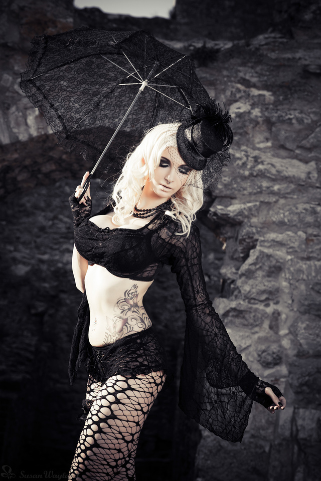 'Susan Wayland As Goth Queen' with Susan Wayland via susanwayland.com - Pic #3