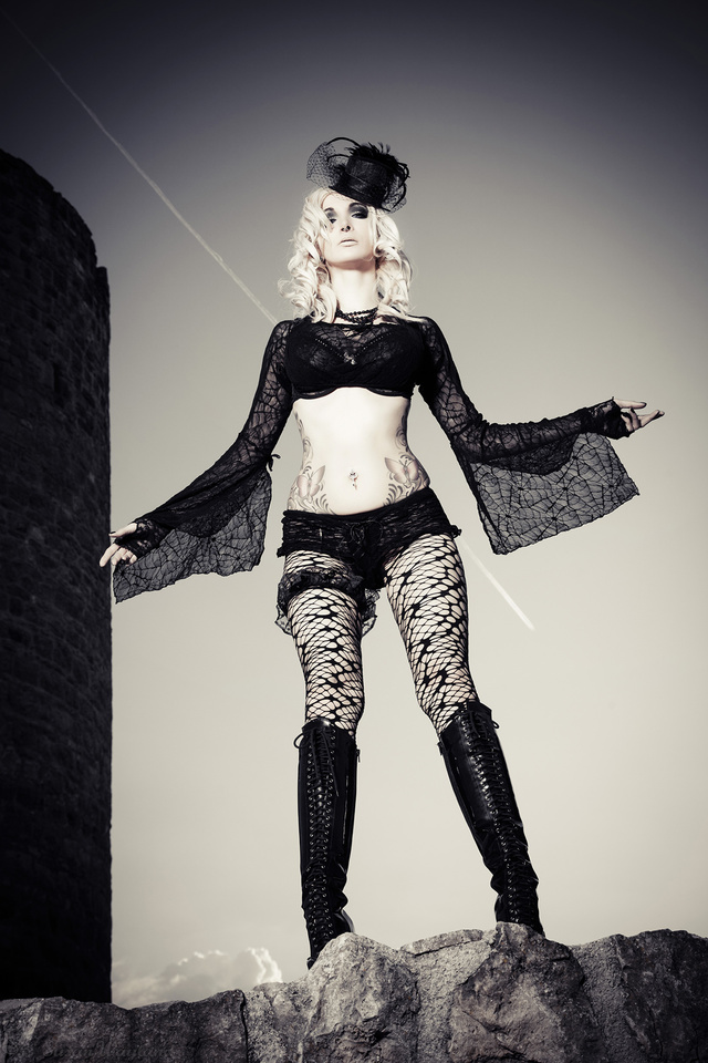 'Susan Wayland As Goth Queen' with Susan Wayland via susanwayland.com - Pic #7