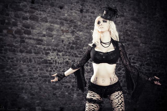 'Susan Wayland As Goth Queen' with Susan Wayland via susanwayland.com - Pic #10