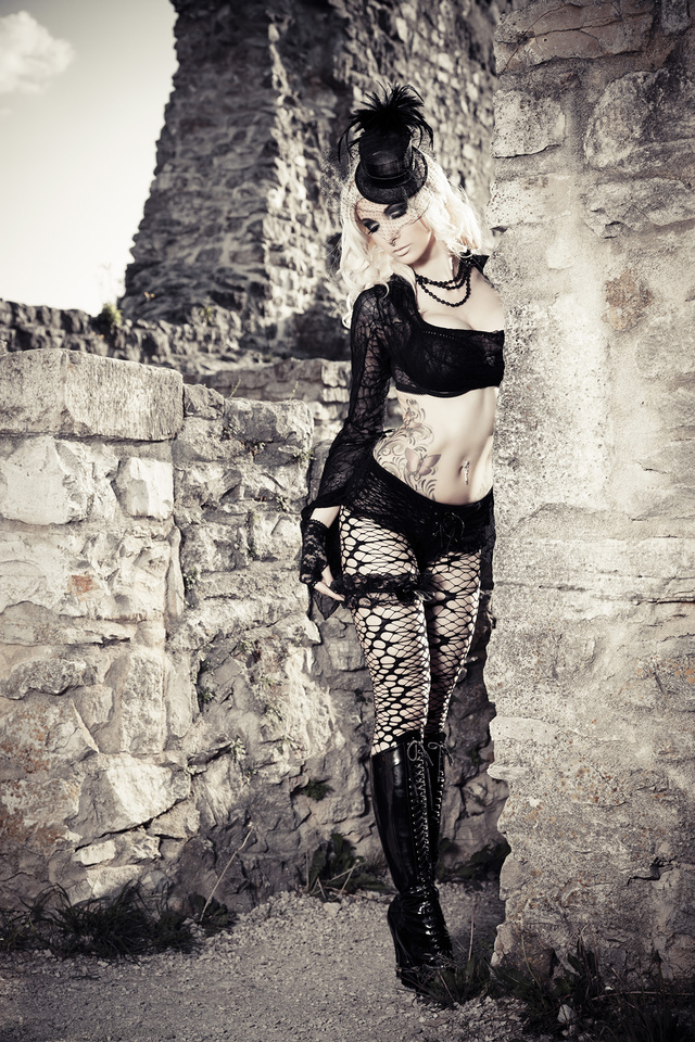 'Susan Wayland As Goth Queen' with Susan Wayland via susanwayland.com - Pic #12