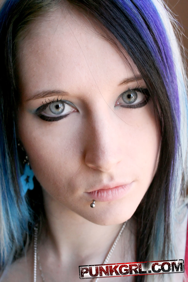 'Tinky Wench PunkGrl' with Tinky Wench via punkgrl.com - Pic #2