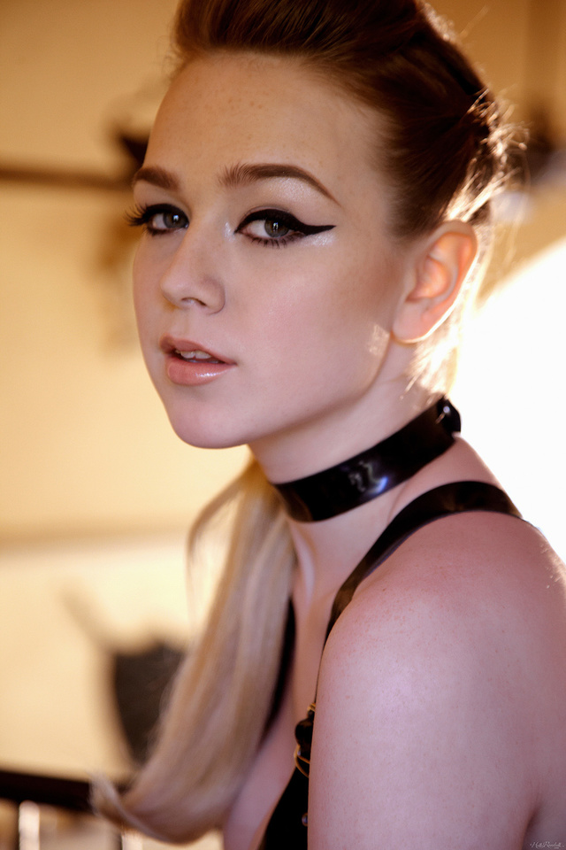 'Alaina Fox Via Holly Randall' with Alaina Fox via hollyrandall.com - Pic #1