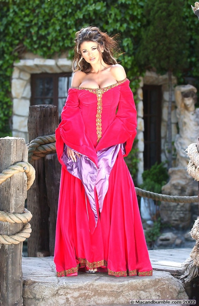 'Royal Dress' with Veronica Zemanova via macandbumble.com - Pic #14