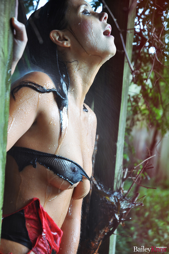 'Bailey Knox Getting Wet' with Bailey Know via baileyknox.com - Pic #8