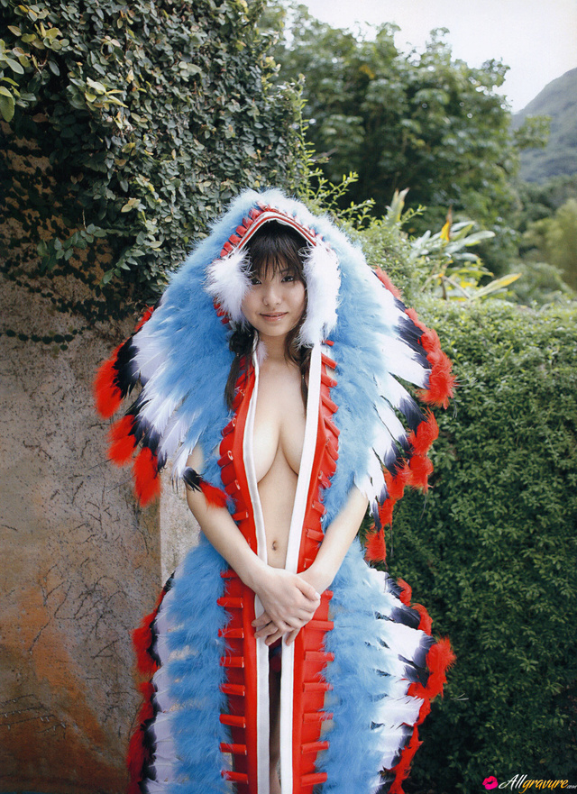 'Sweet Pillows' with Miri Hanai via All Gravure - Pic #1