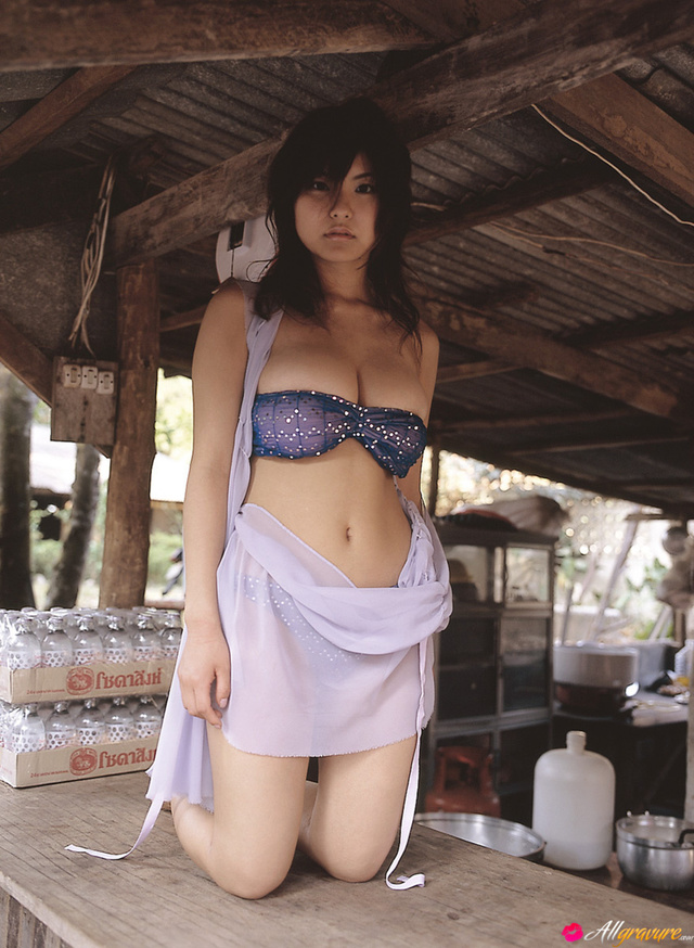 'Sweet Pillows' with Miri Hanai via All Gravure - Pic #12