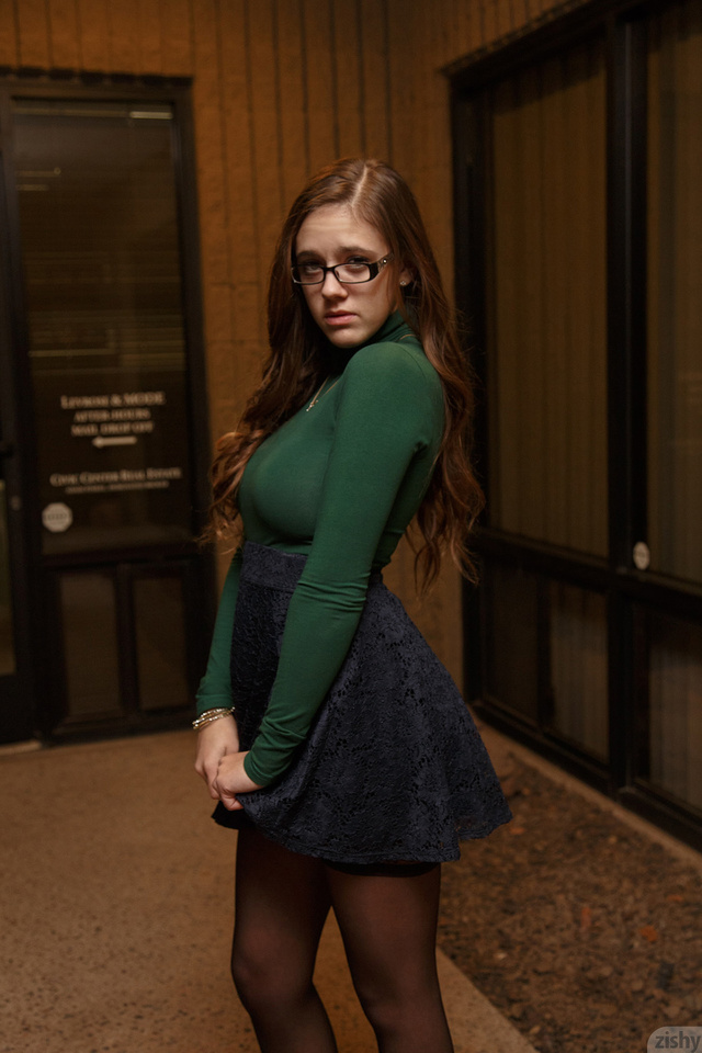 'Rochelle Safford Via Zishy' with Rochelle Safford via Zishy - Pic #12