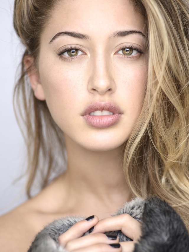 'Busty Blonde Lindsey Kevitch' with Lindsey Kevitch via Mr Skin - Pic #2