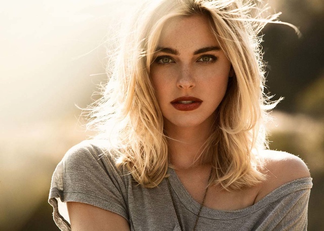 'Natural Busty Beauty Elizabeth Turner' with Elizabeth Turner via Mr Skin - Pic #1