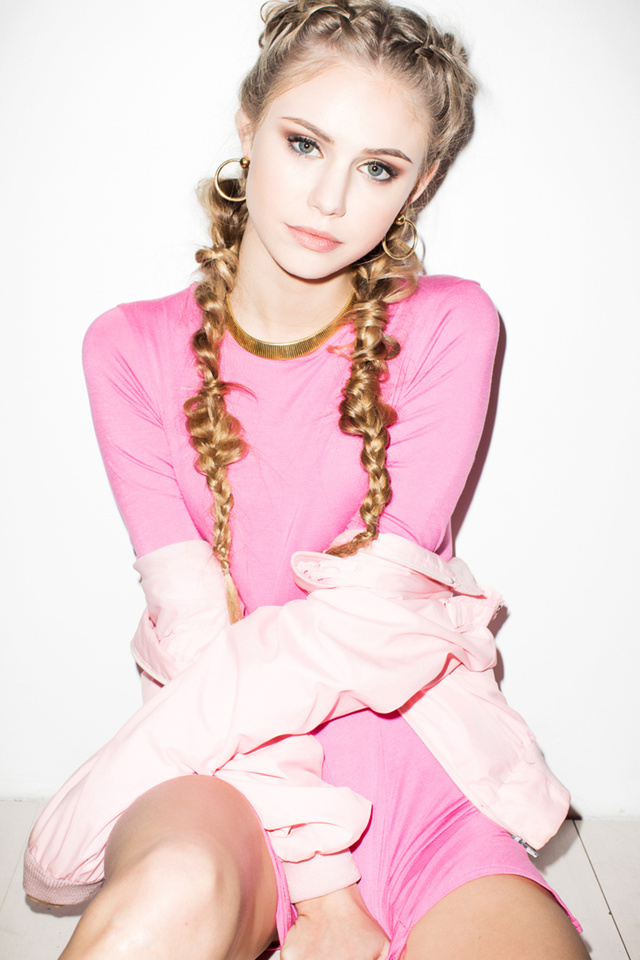 'Mainstream Model Scarlett Leithold' with Scarlett Leithold via Mr Skin - Pic #1