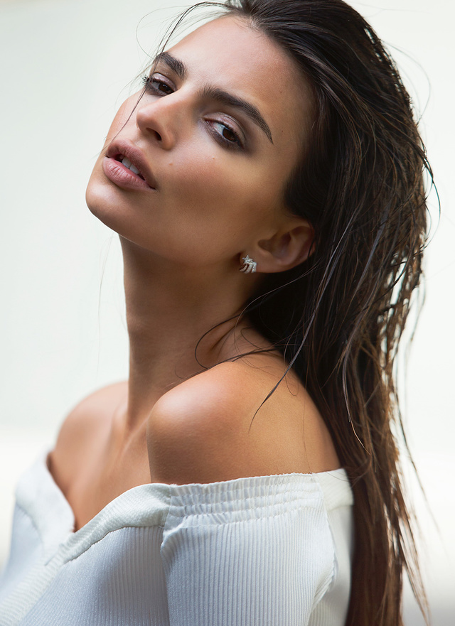'Best Of Mainstream Hottie Emily Ratajkowski 2016' with Emily Ratajkowski via Mr Skin - Pic #9