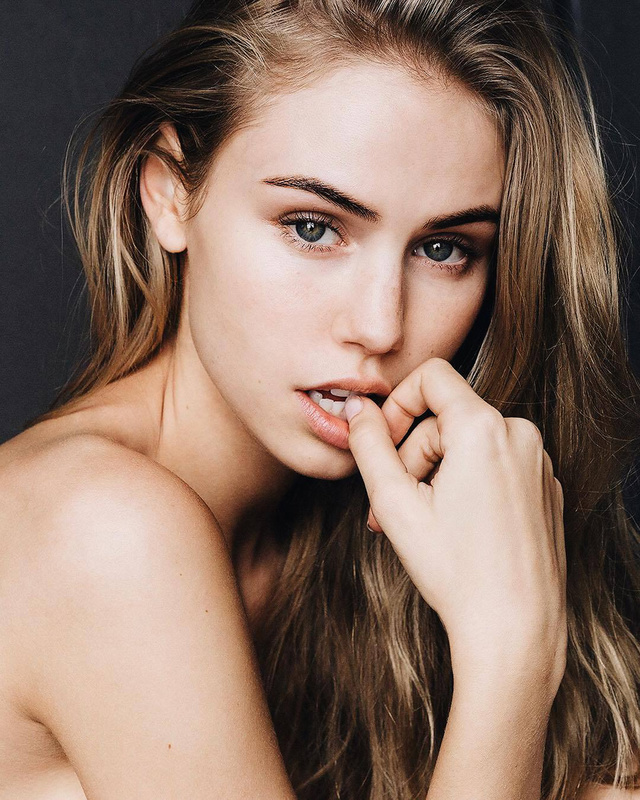 'Blonde Beauty Scarlett Leithold' with Scarlett Leithold via Mr Skin - Pic #4