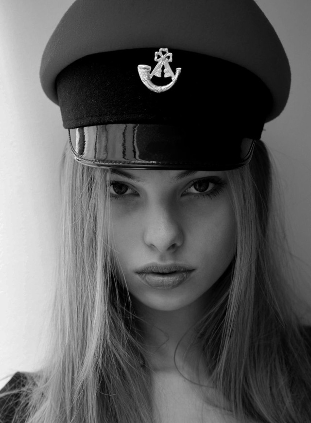 'Meet Busty Goddess Dioni Tabbers' with Dioni Tabbers via Mr Skin - Pic #7