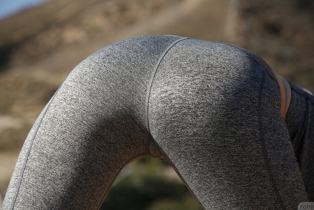 'Public Flashing' with Isla Brown via Zishy - Pic #3