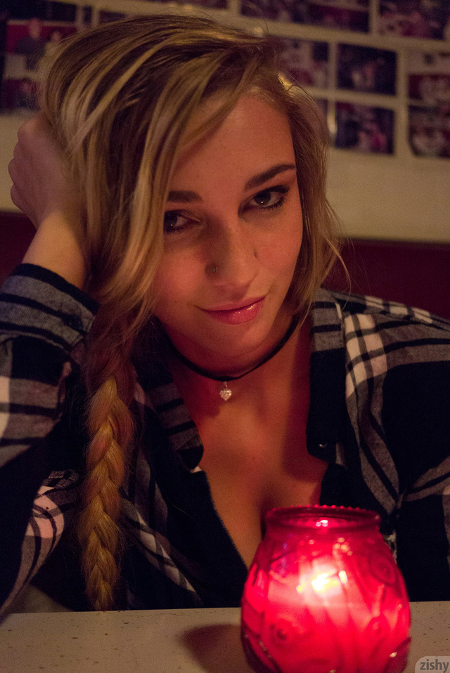 'Kendra Sunderland Via Zishy' with Kendra Sunderland via Zishy - Pic #1