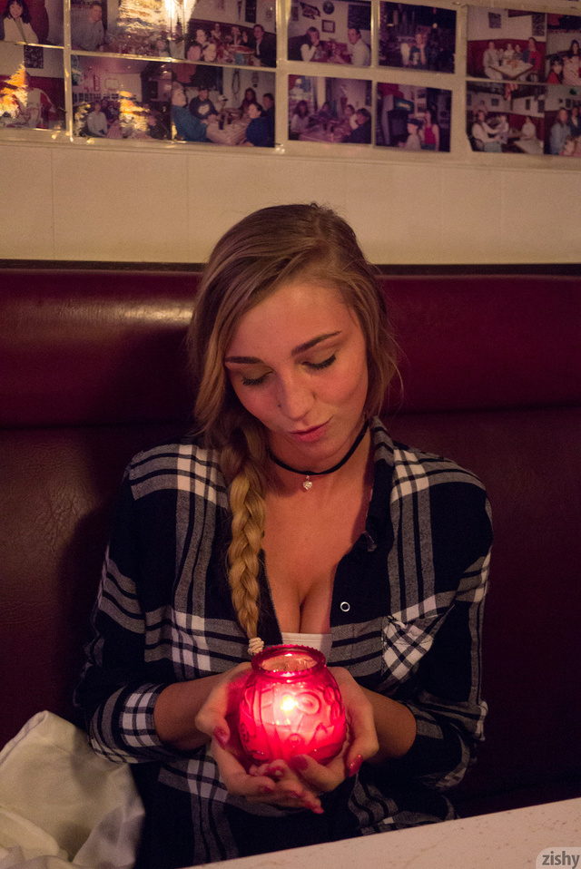 'Kendra Sunderland Via Zishy' with Kendra Sunderland via Zishy - Pic #3