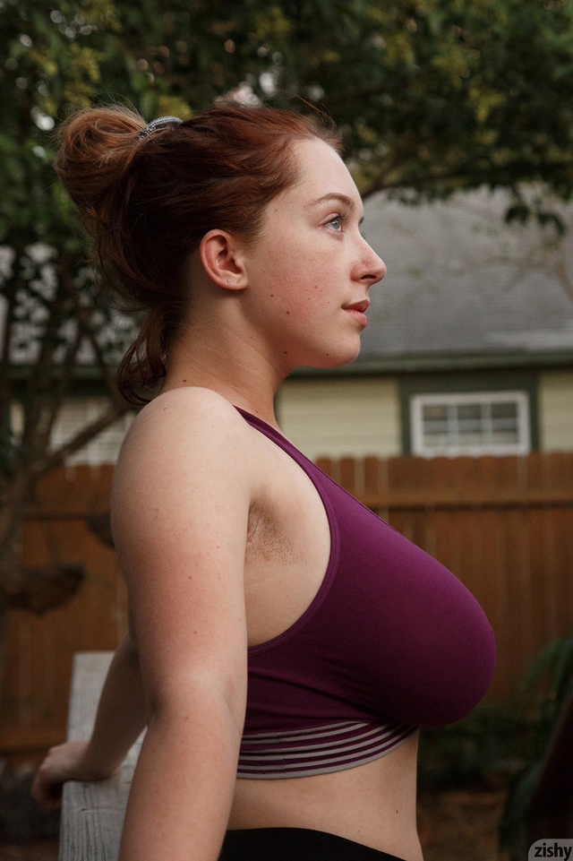 'Yoga' with Kelsey Berneray via Zishy - Pic #8