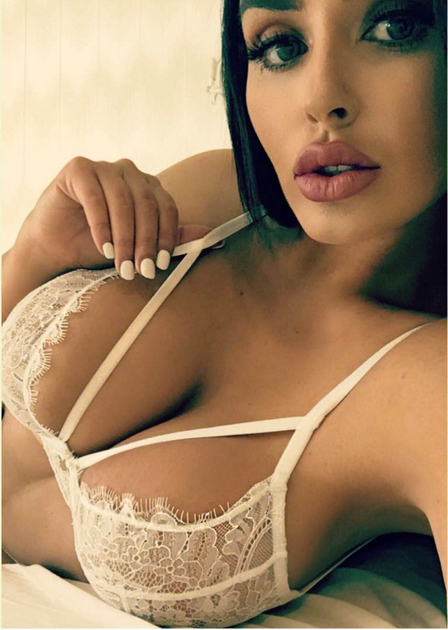 'Abigail Ratchford Candids 2017' with Abigail Ratchford via Mr Skin - Pic #8
