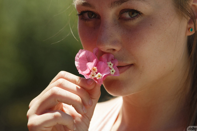 'Big Deal' with Lillias Right via Zishy - Pic #5