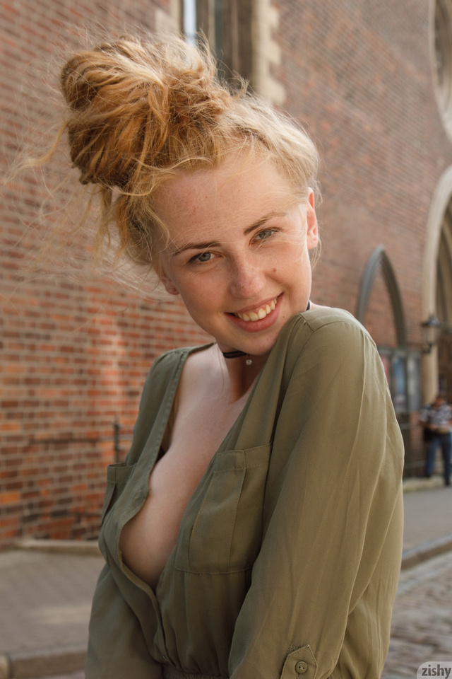 'Sexy City Tour' with Helene Trobec via Zishy - Pic #2