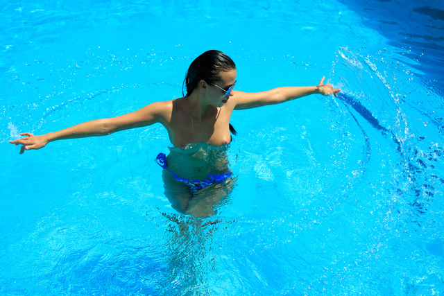 'Skinny Dipping' with Venice Lei via Met-Art - Pic #2