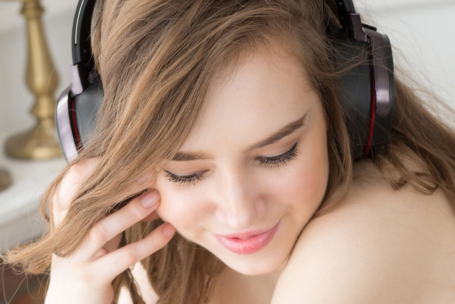 'Music Lover' with Madison via Met-Art - Pic #2