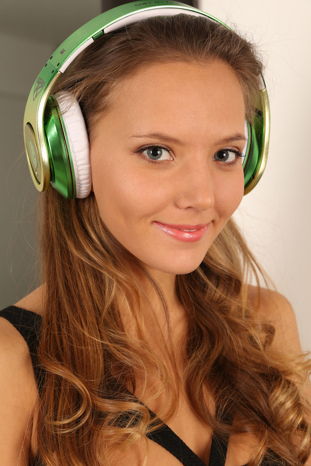 'Music Lover' with Mango A via Met-Art - Pic #3