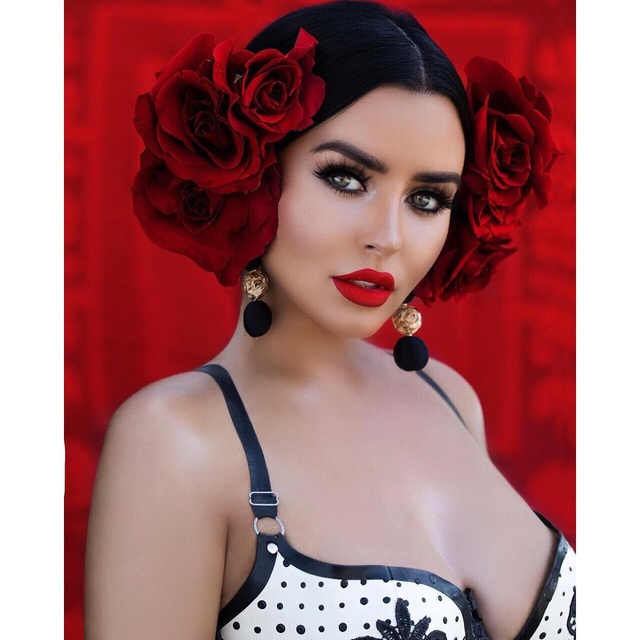 'Busty Instagram Babe Abigail Ratchford' with Abigail Ratchford via Mr Skin - Pic #6