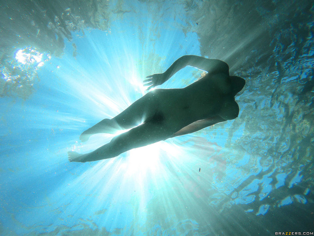 'Sex Underwater' with Ella Knox via Brazzers - Pic #13