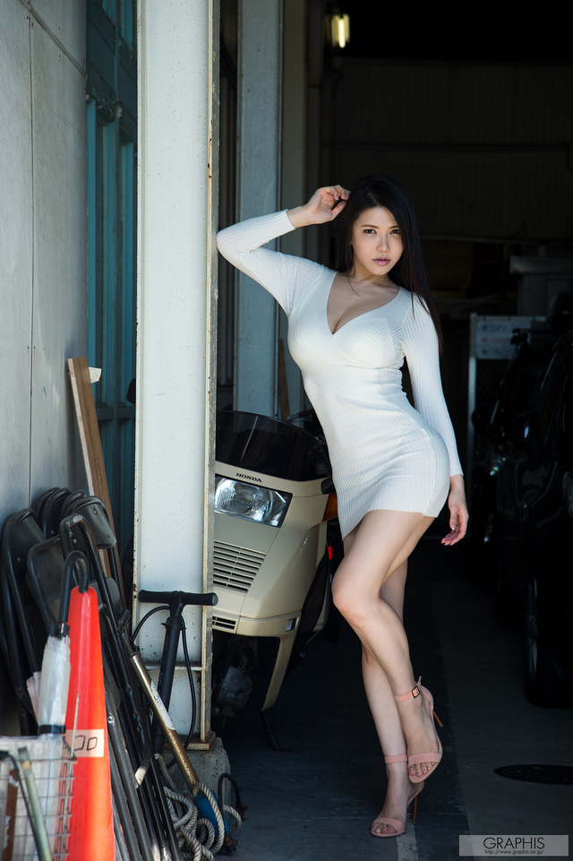 'Bombshell Curves' with Anri Okita via All Gravure - Pic #4