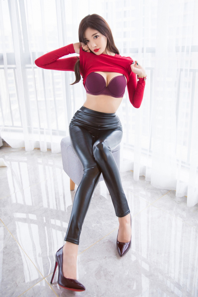 'Red And Leather' with Sugar via All Gravure - Pic #8